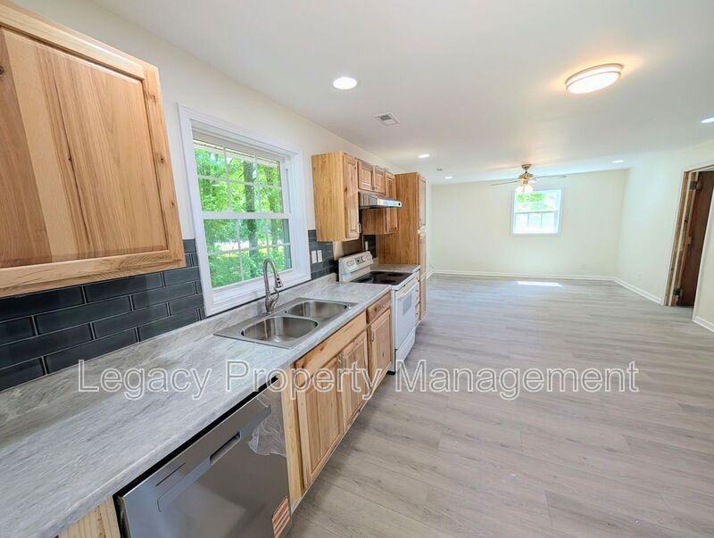 4421 Kernersville Rd - Photo 4 of 14