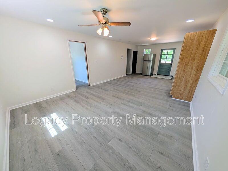 4421 Kernersville Rd - Photo 5 of 14