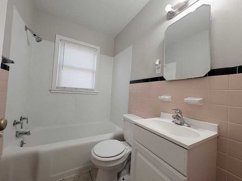 1814 S Vermont Ave #7 - Photo 7 of 10