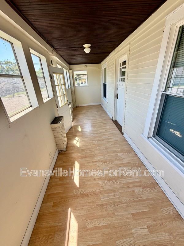 1502 E Sycamore St - Photo 2 of 9