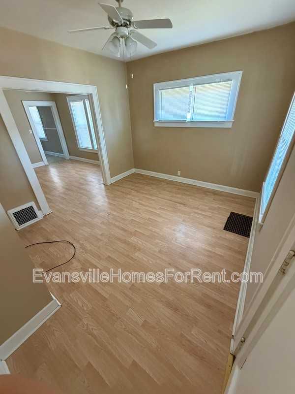 1502 E Sycamore St - Photo 3 of 9