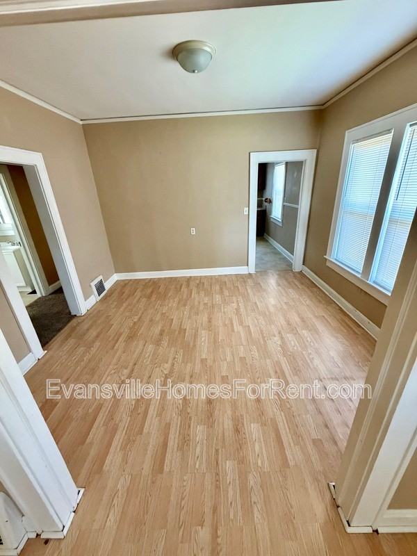 1502 E Sycamore St - Photo 4 of 9
