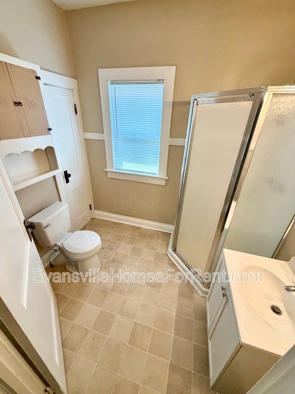 1502 E Sycamore St - Photo 7 of 9