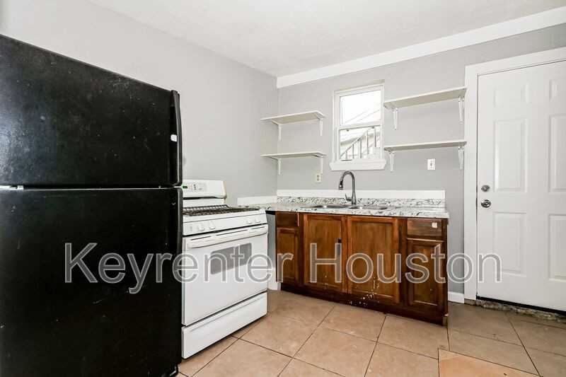 4610 Schroeder St #2 - Photo 4 of 10