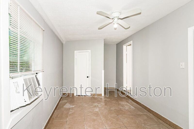 4610 Schroeder St #2 - Photo 7 of 10