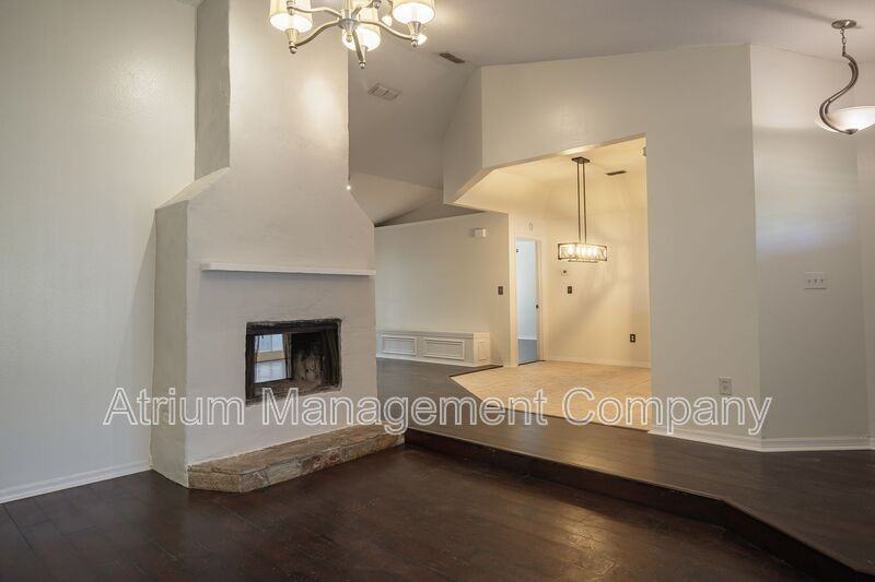 1321 Myrtle Dr - Photo 4 of 50