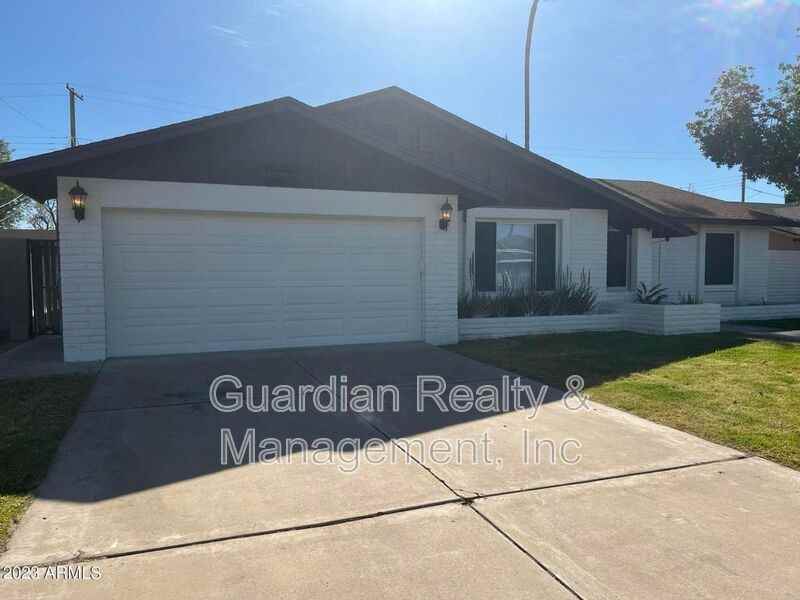 8121 N 16th Dr - Photo 2 of 21