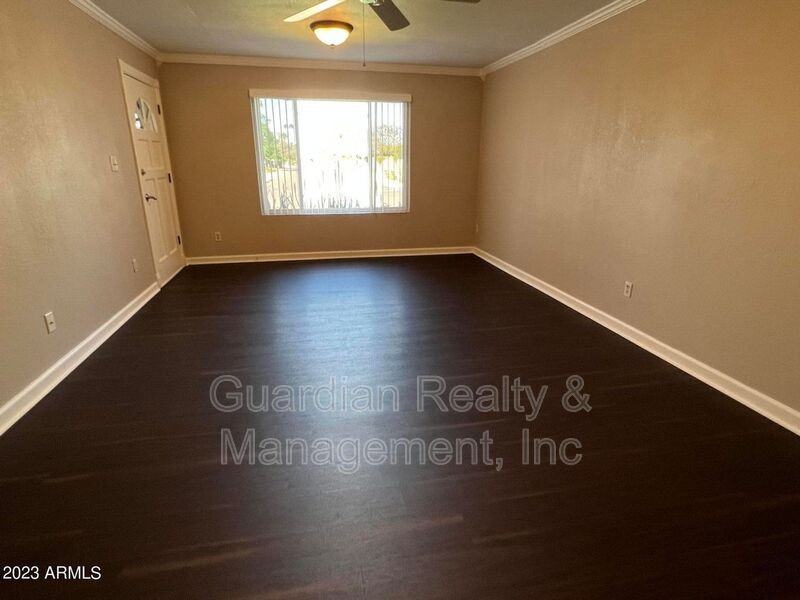 8121 N 16th Dr - Photo 4 of 21