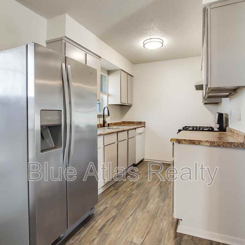 702 Catherine Ln - Photo 2 of 25