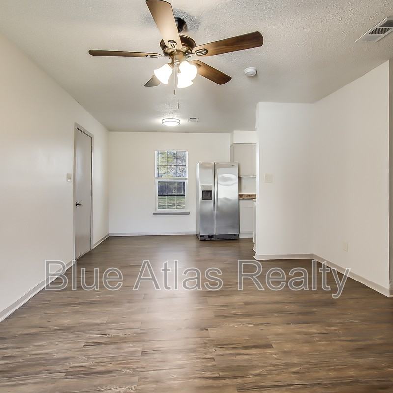 702 Catherine Ln - Photo 3 of 25
