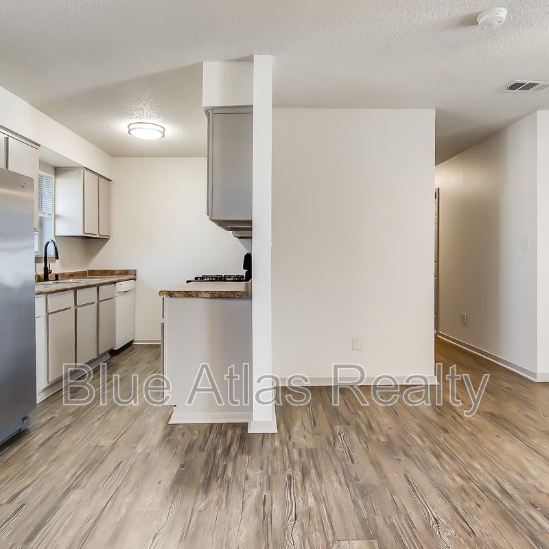 702 Catherine Ln - Photo 5 of 25