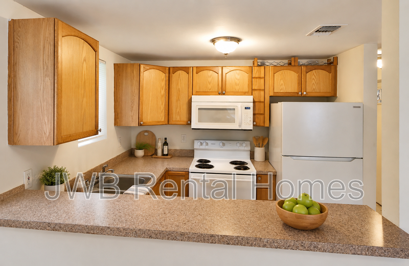 1379 Ingleside Ave - Photo 4 of 16