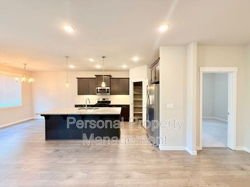 17020 Ne 17th Ave - Photo 4 of 28
