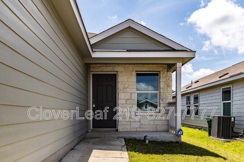 2822 Millikan Dr - Photo 4 of 32