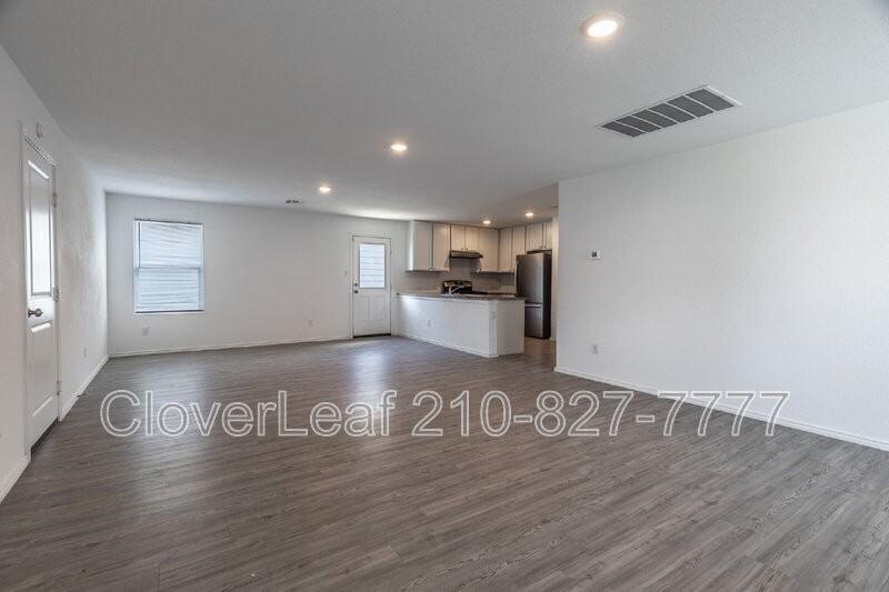 2822 Millikan Dr - Photo 6 of 32