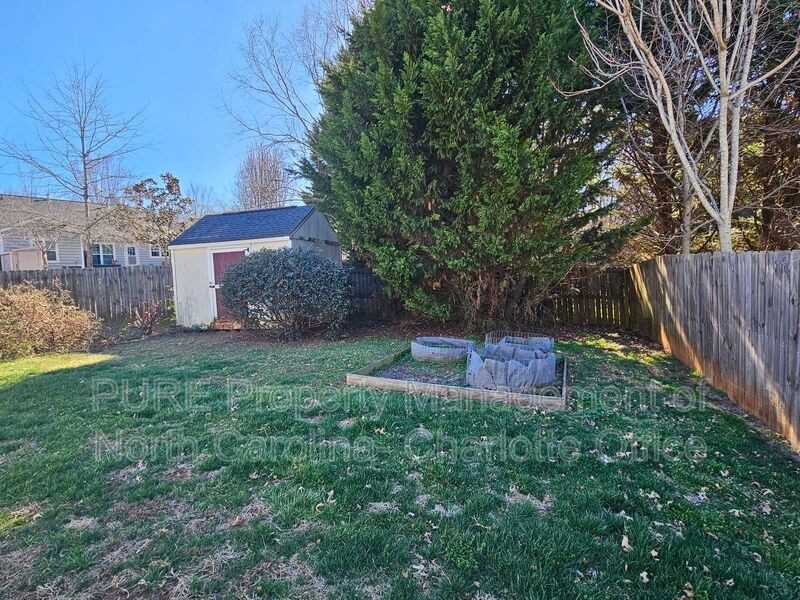 8237 Hornwood Ct - Photo 3 of 30