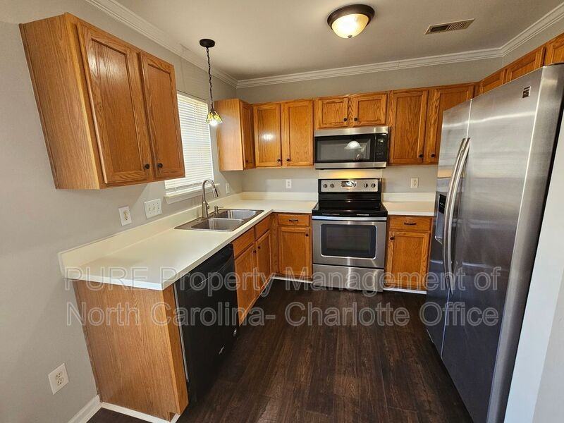 8237 Hornwood Ct - Photo 6 of 30