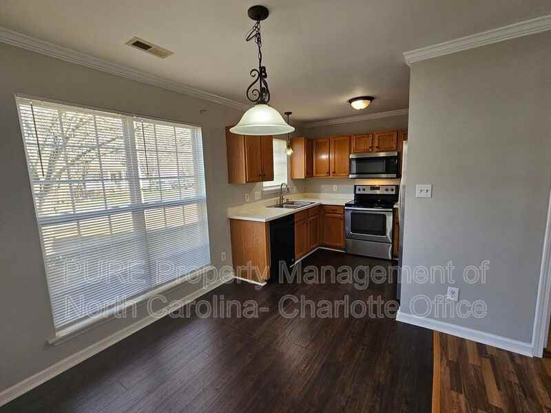 8237 Hornwood Ct - Photo 7 of 30