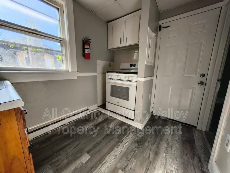 1301 Washington St - Photo 2 of 7