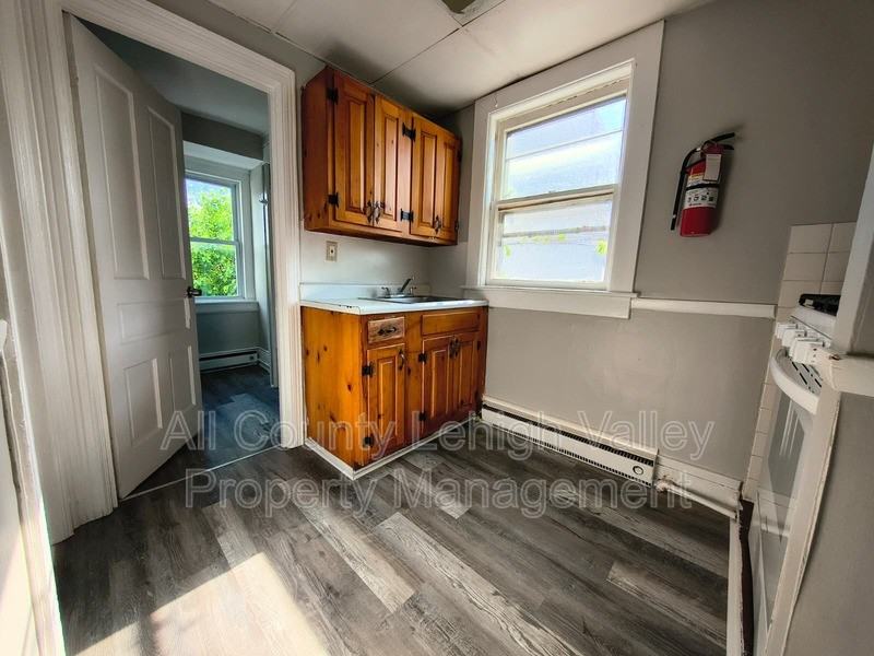 1301 Washington St - Photo 3 of 7