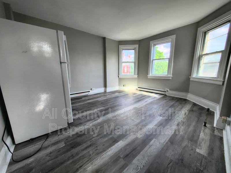 1301 Washington St - Photo 4 of 7