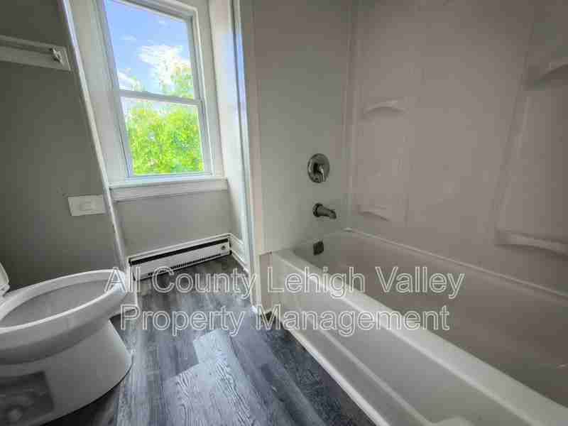 1301 Washington St - Photo 5 of 7
