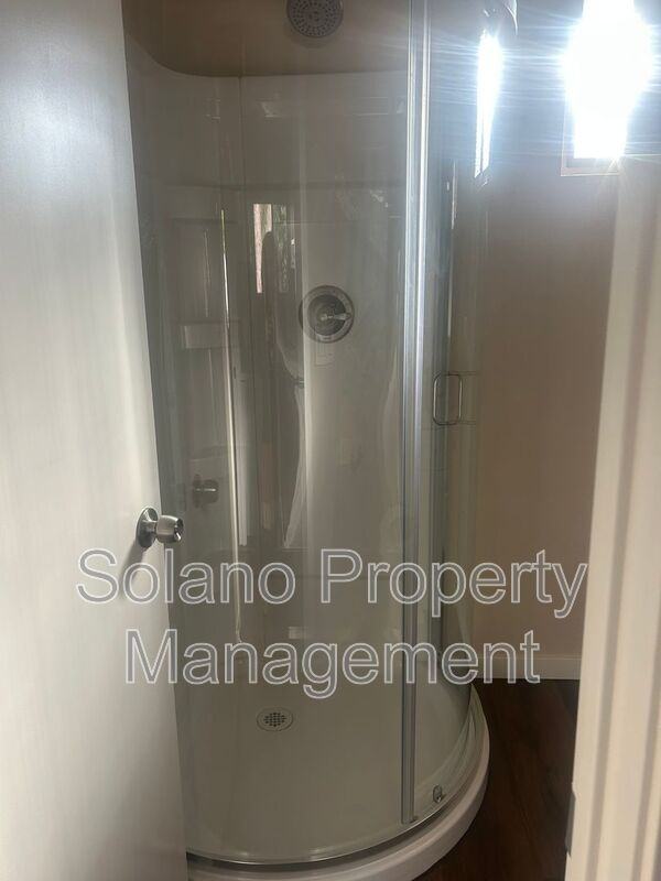 415 4th St #B - Photo 7 of 10