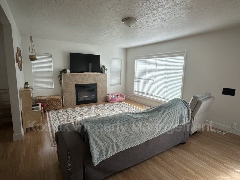 897 Orchard Ave - Photo 6 of 21