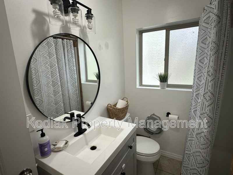 897 Orchard Ave - Photo 7 of 21