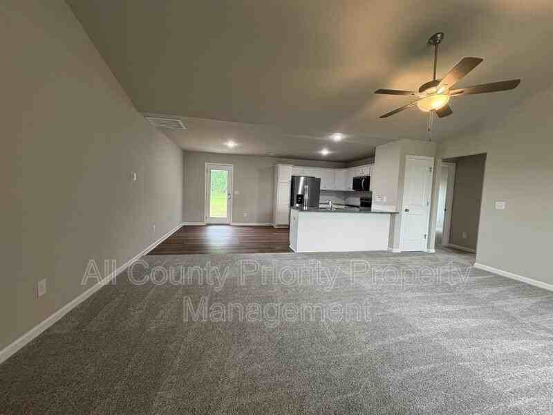107 Faucette Dr - Photo 4 of 14