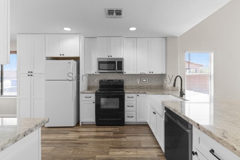 7718 S 48th Ln - Photo 6 of 24