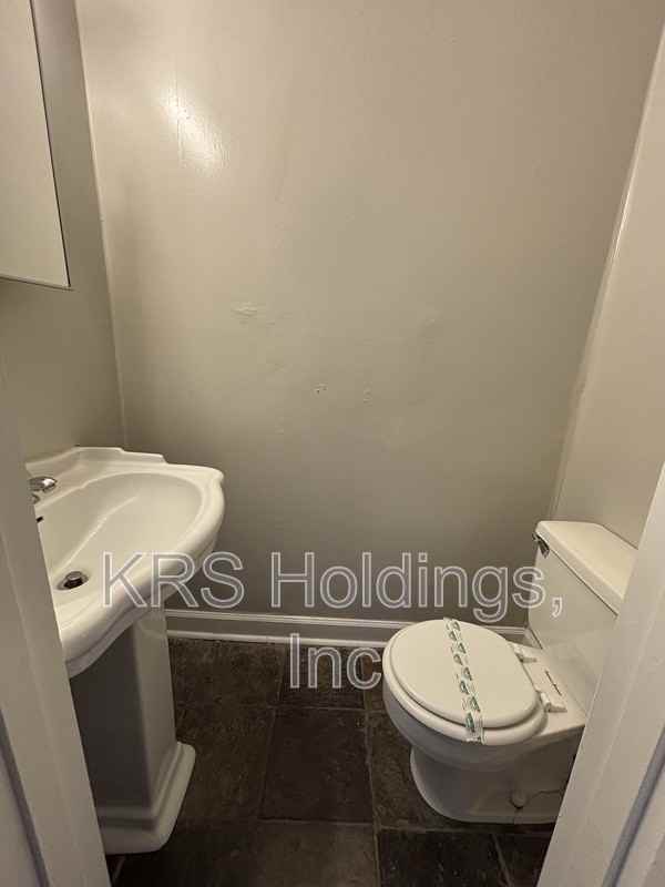5228 Goolsby Ct - Photo 4 of 11