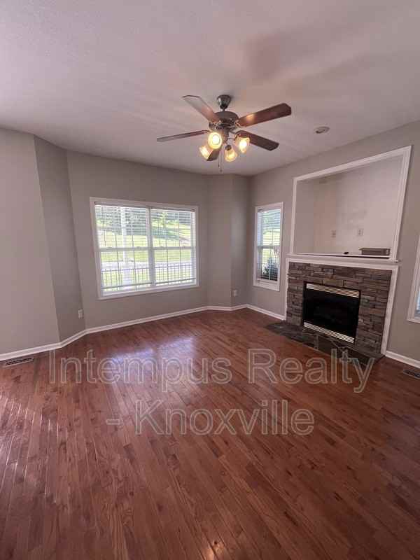 413 Bowers Park Cir - Photo 3 of 19
