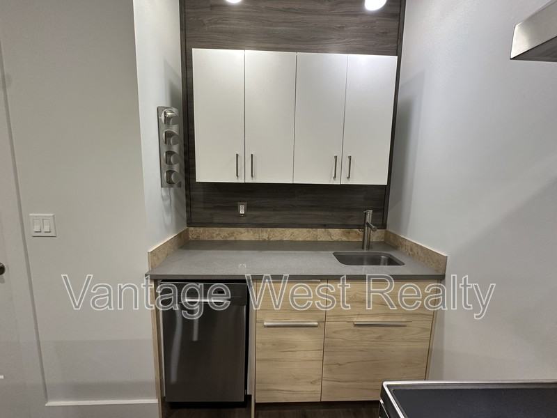 889 - Photo 3 of 17