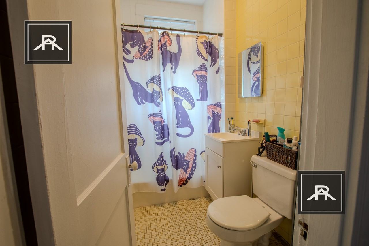 133 Chiswick Rd #13 - Photo 4 of 10