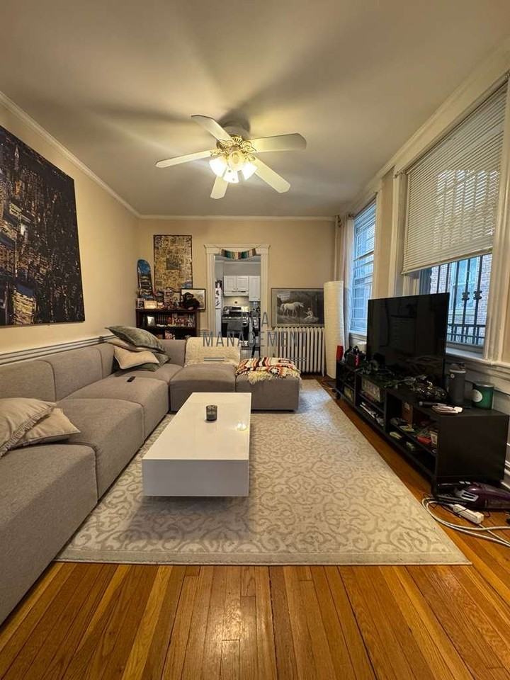 98 Strathmore Rd #2
