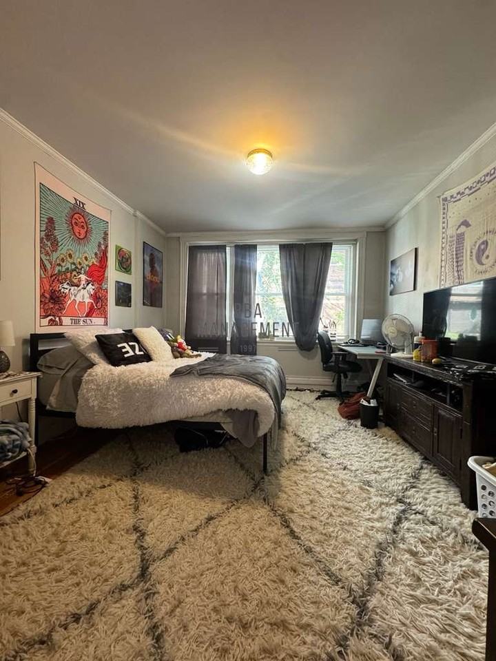 98 Strathmore Rd #2 - Photo 3 of 26
