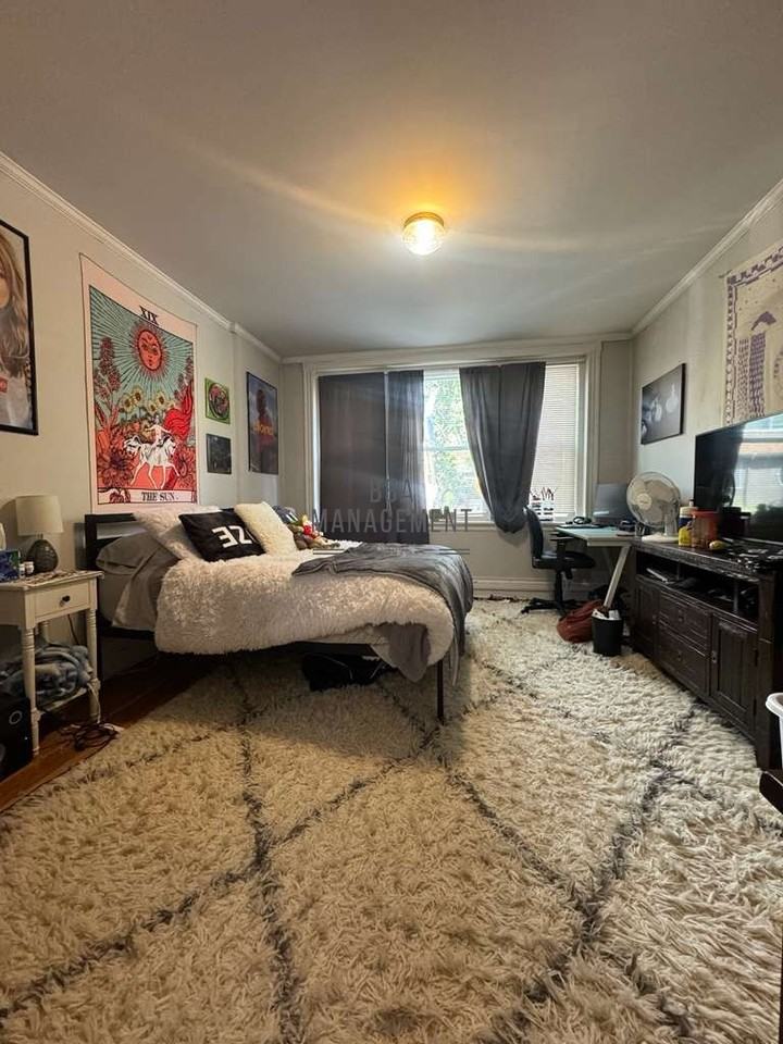 98 Strathmore Rd #2 - Photo 7 of 26