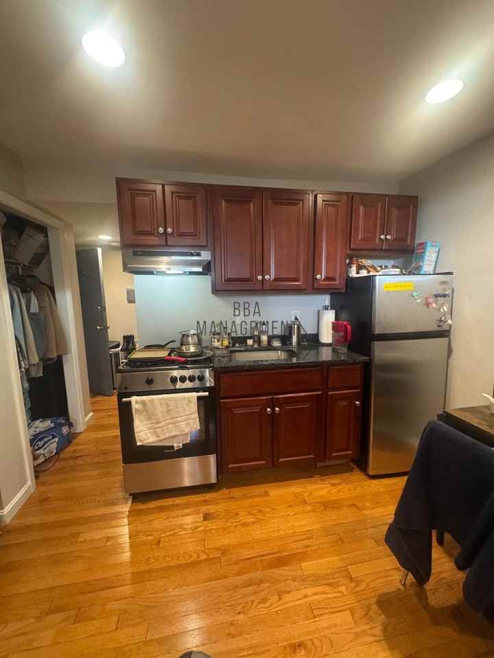 98 Strathmore Rd #2B