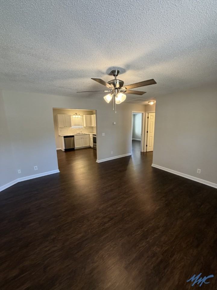1441 Rochester Dr - Photo 3 of 25