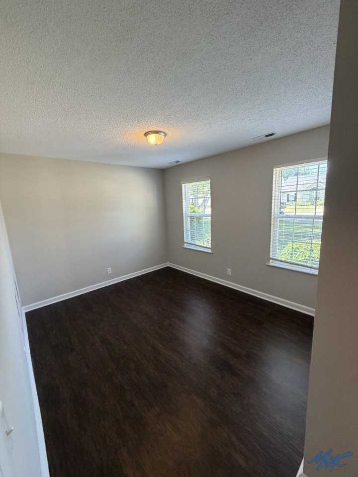 1441 Rochester Dr - Photo 4 of 25
