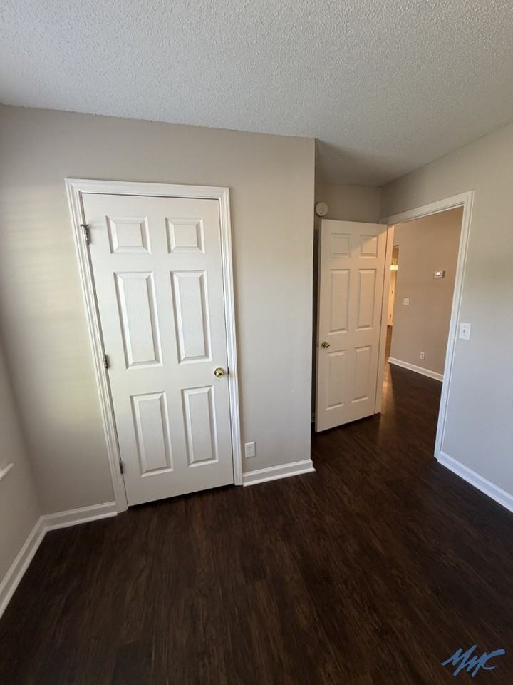 1441 Rochester Dr - Photo 5 of 25
