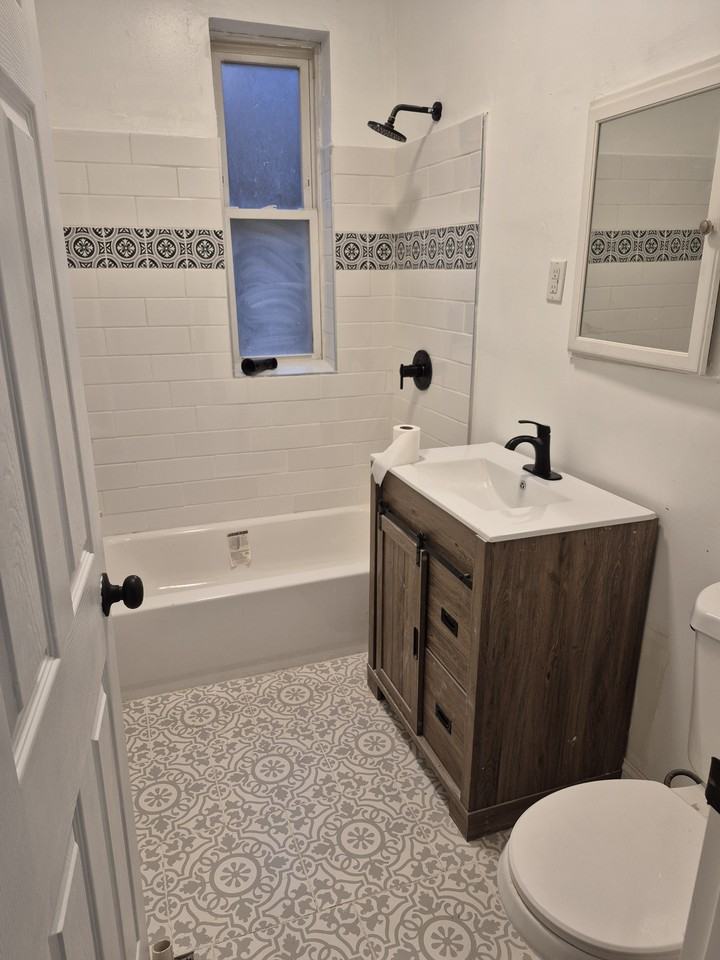 7618 S Saint Lawrence Ave #1 - Photo 2 of 5