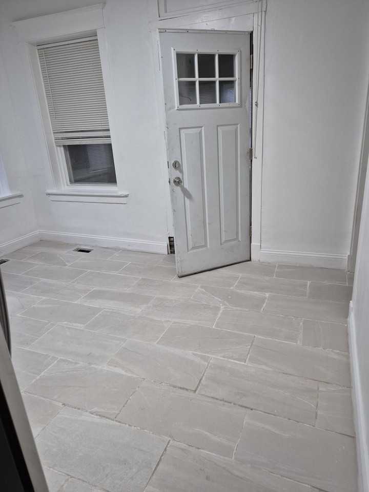 7618 S Saint Lawrence Ave #1 - Photo 3 of 5
