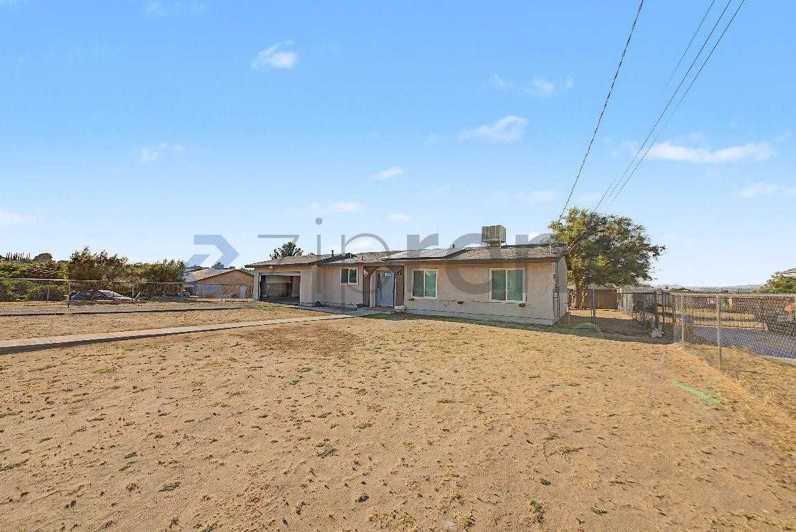 18154 Hackberry St - Photo 4 of 21