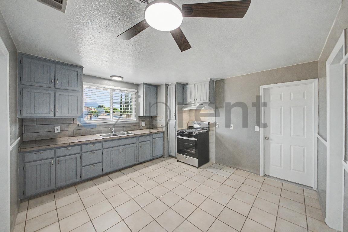 18154 Hackberry St - Photo 6 of 21