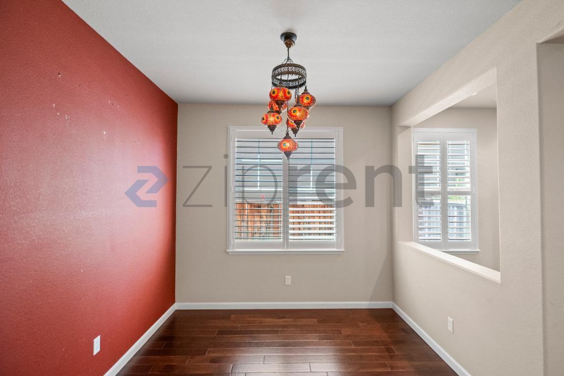 5013 Queensbury Way - Photo 7 of 32