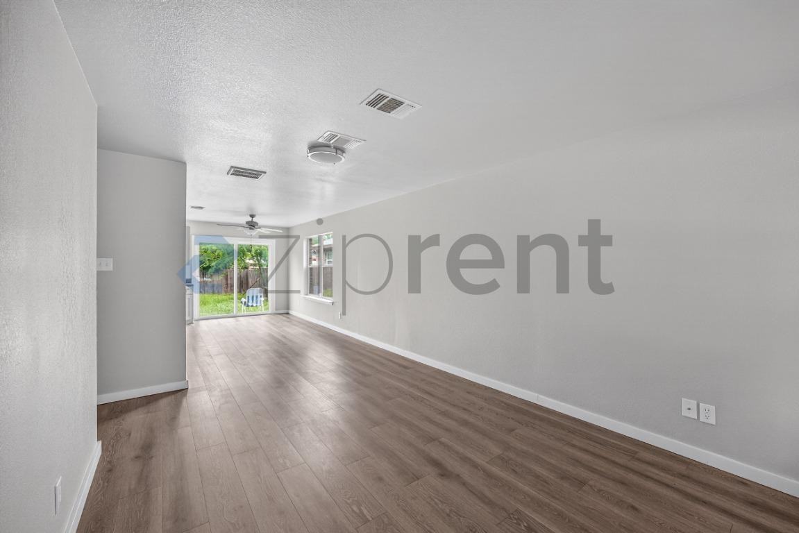 10707 Shaenview - Photo 4 of 32