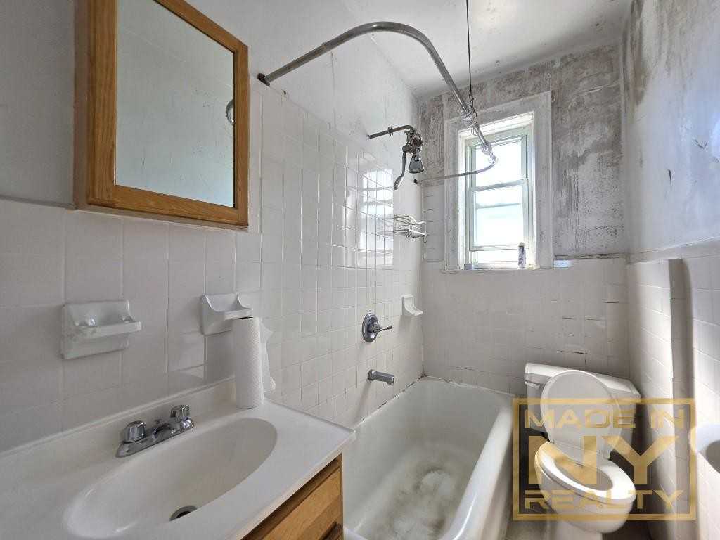 12106 109th Ave #D9 - Photo 5 of 7