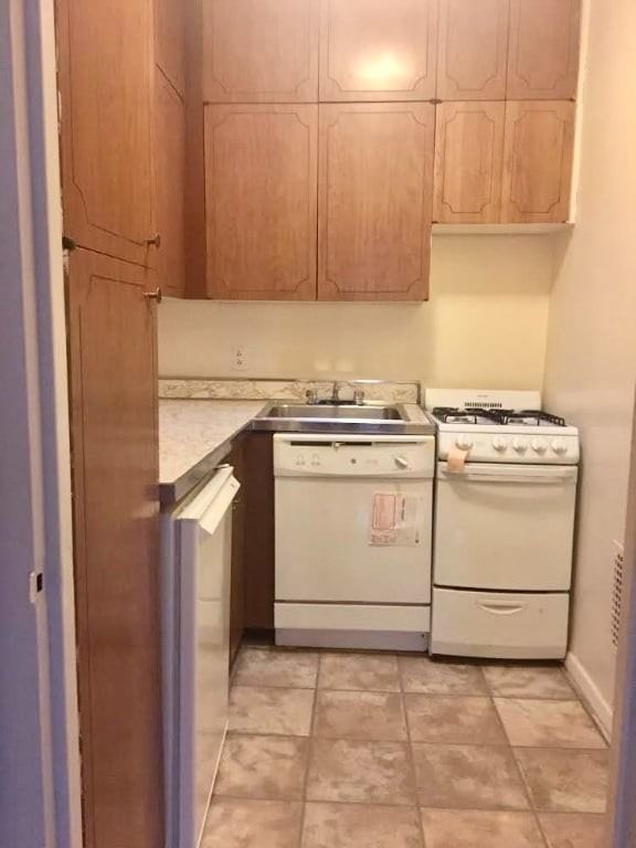 1555 2nd Ave #4R - Photo 5 of 6